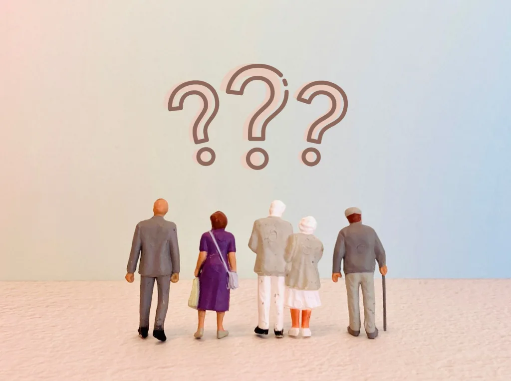 終活サービスを比較検討する高齢者